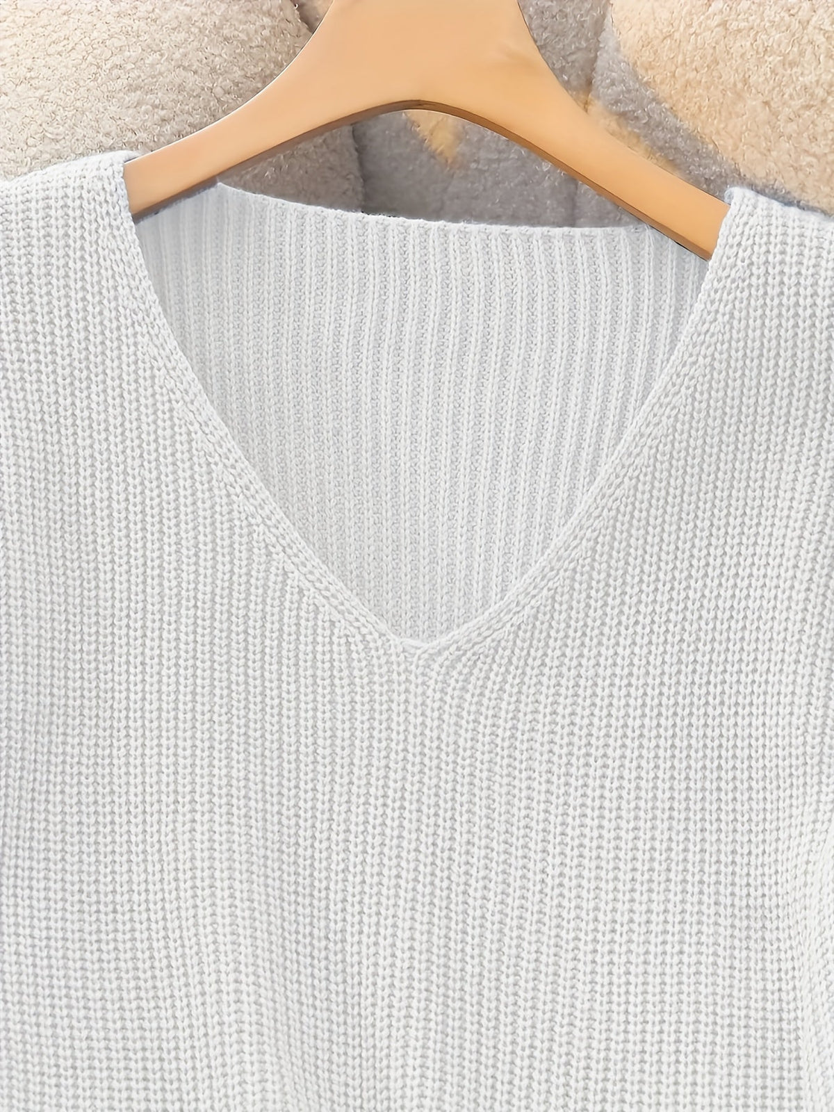 Samantha | Elegant Ribbed V-Neck Sweater - Picela