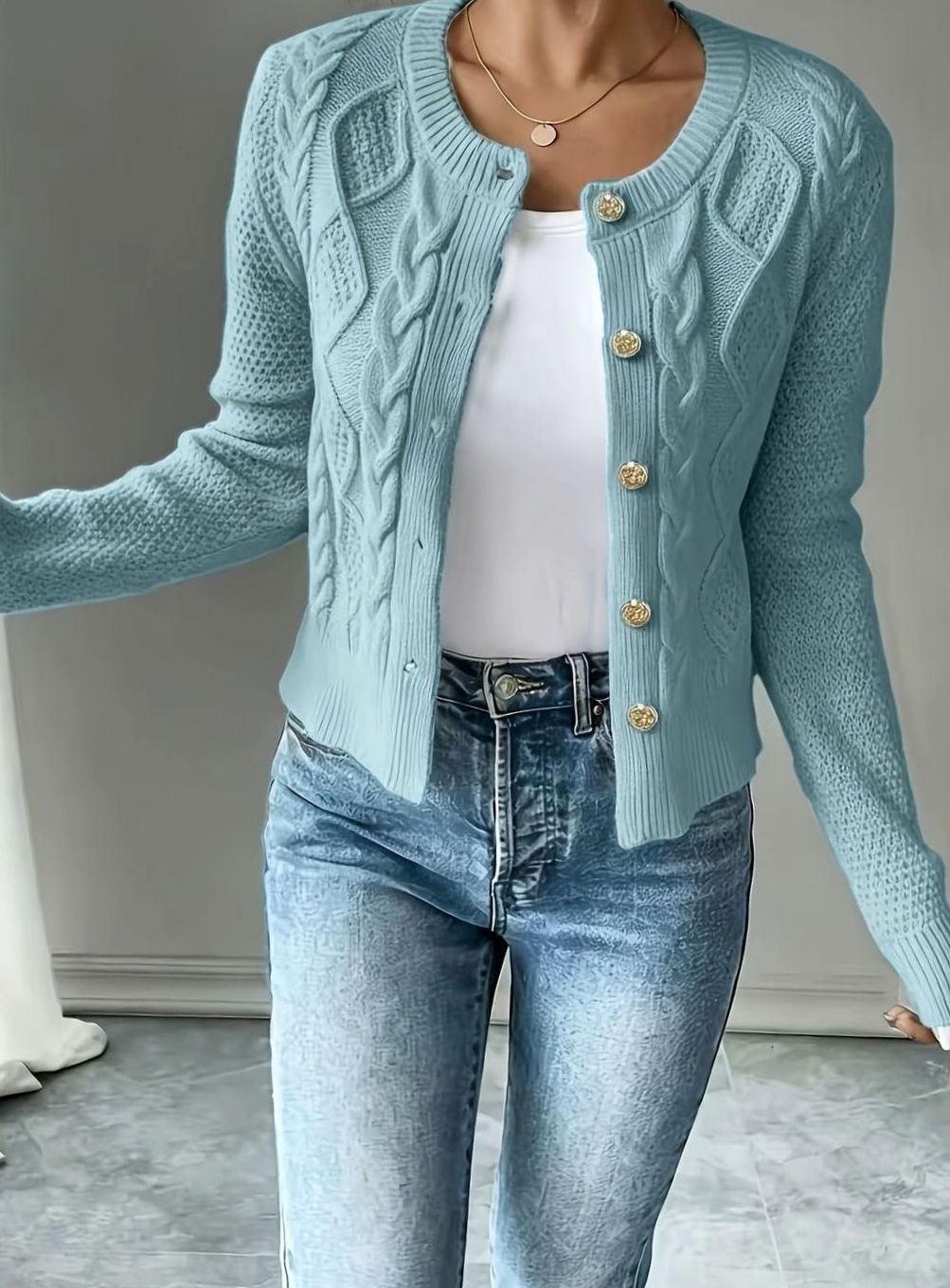 Grace | Elegant Cable-Knit Cropped Cardigan