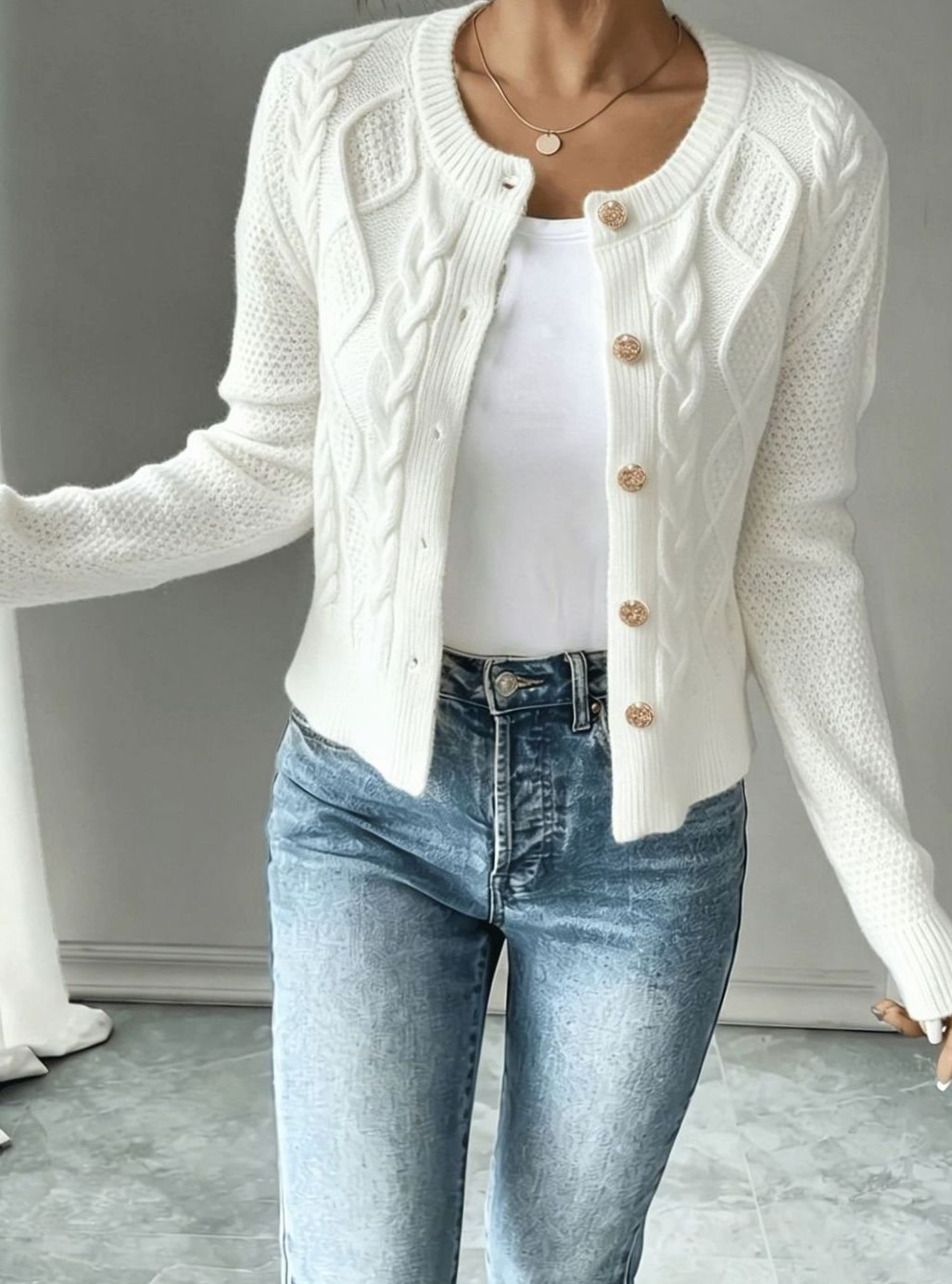 Grace | Elegant Cable-Knit Cropped Cardigan