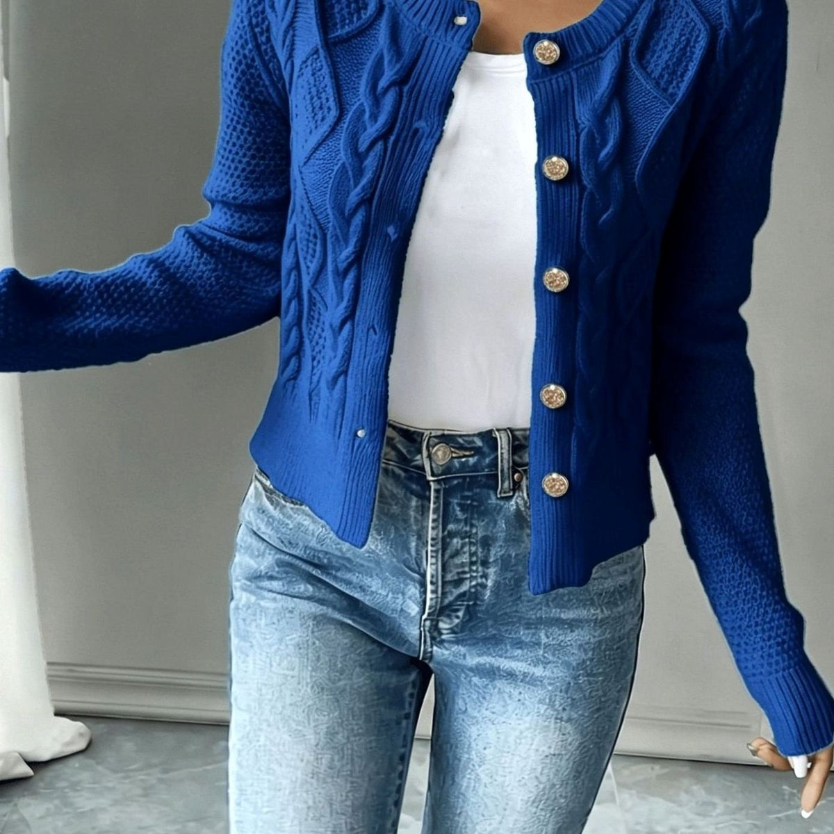 Grace | Elegant Cable-Knit Cropped Cardigan